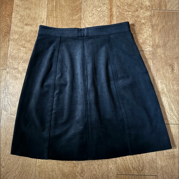 Aritzia Wilfred Free black suede-like mini skirt, size 2 - Picture 2 of 4